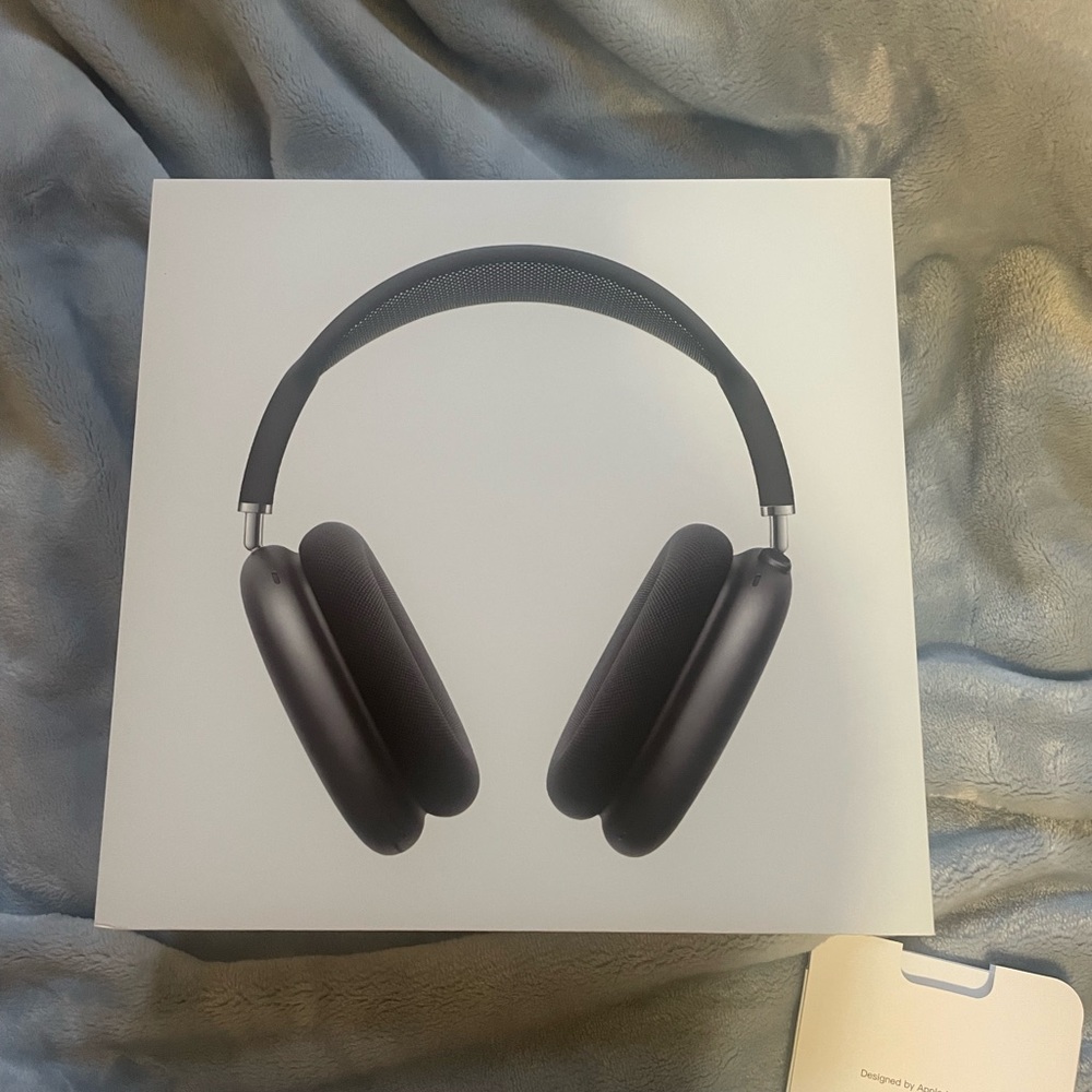 Apple AirPods Max with Smart Case in Space Gray